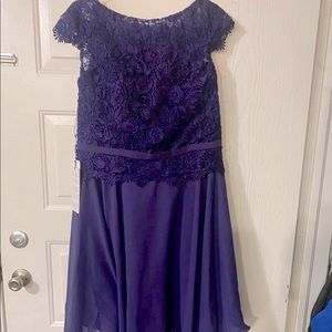 Beautiful purple floral lace dress Waist:32.00" Dress sz Med/lg

New with tags